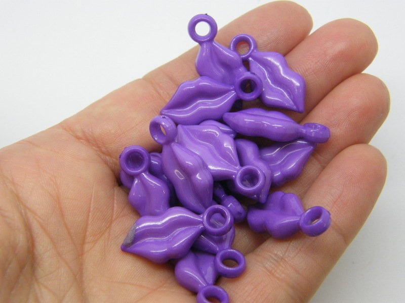 50 Mouth lips kiss charms orchid purple acrylic P792  - SALE 50% OFF