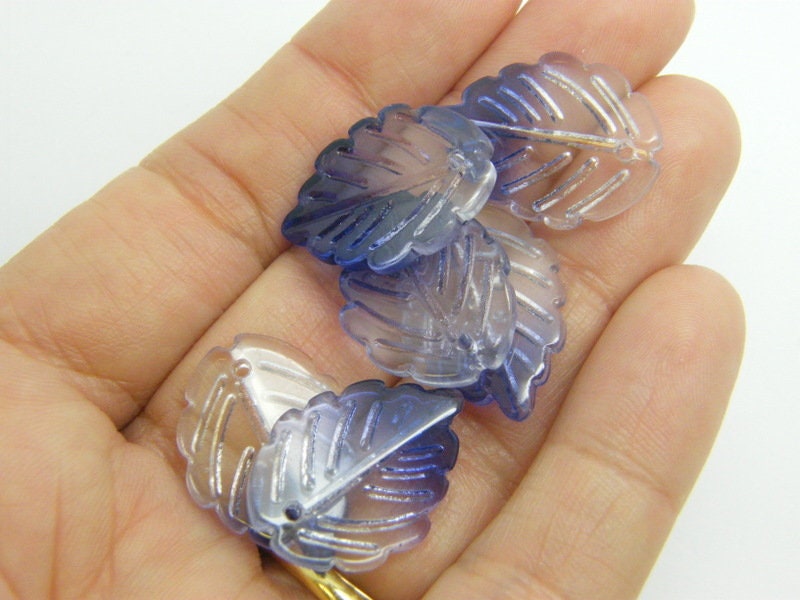 20 Leaf charms marine blue clear glass L39