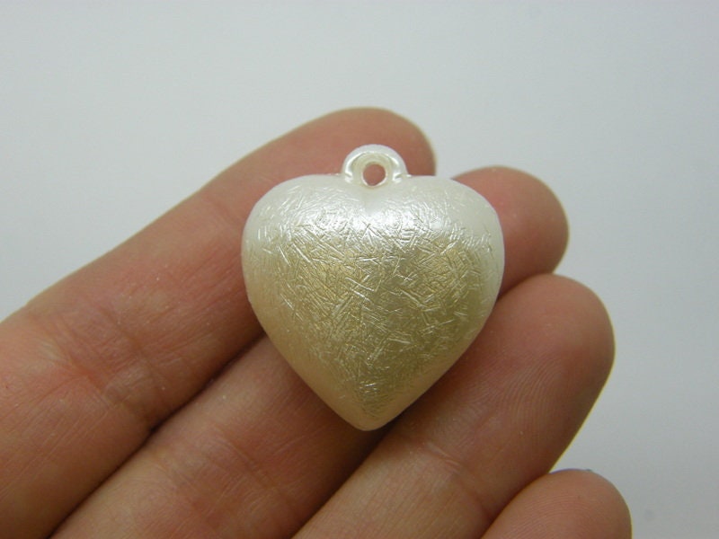 8 Heart pendants silvery gold abs plastic H37