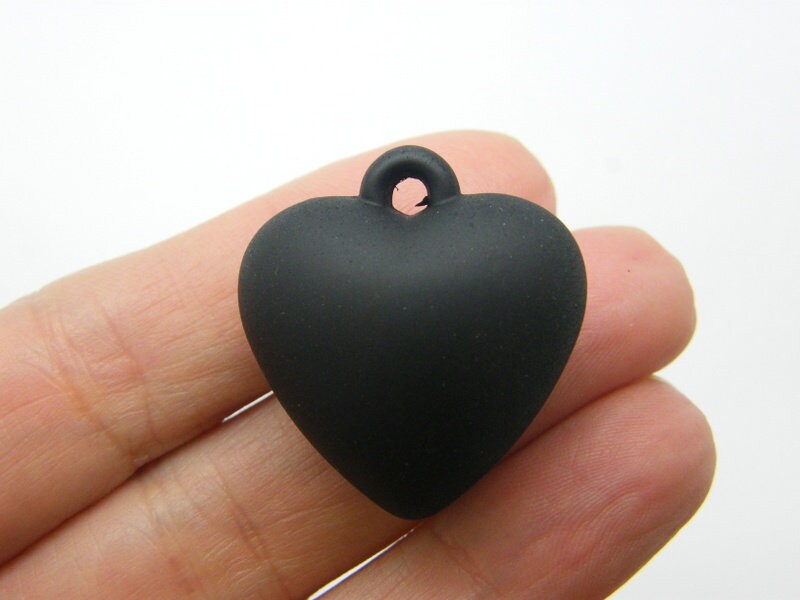 4 Heart pendants black acrylic H78