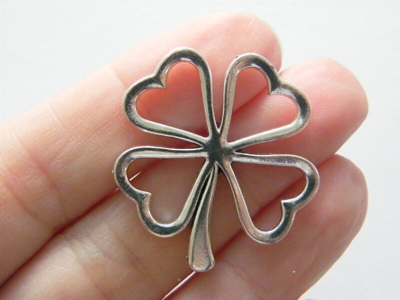 BULK 30 Four leaf clover pendants antique silver tone L78