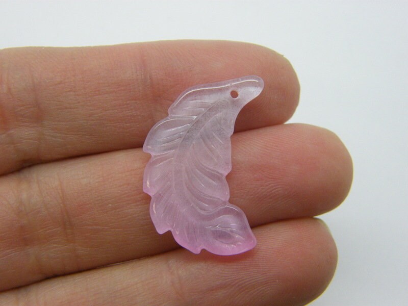 10 Feather pendants charms pink glass B180