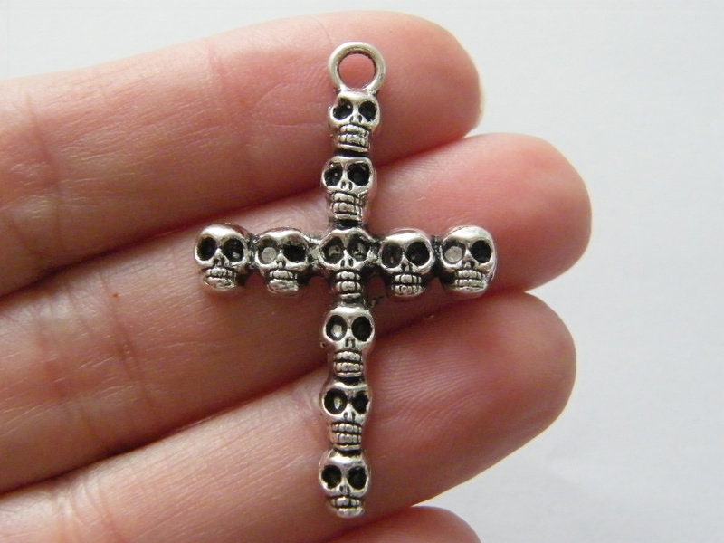 4 Skull cross pendant antique silver tone HC958