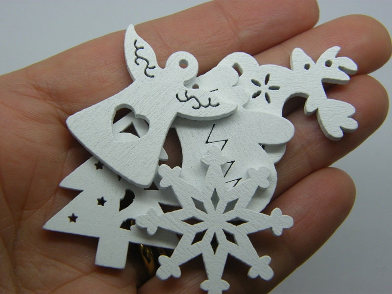 30 Christmas pendants random mixed white  wood  CT353