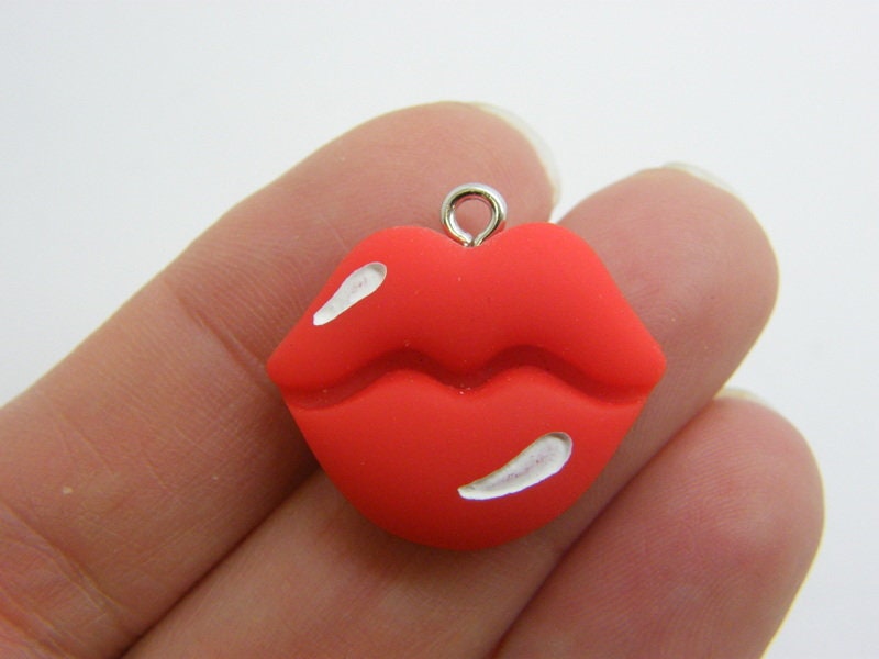 2 Lips mouth charms red resin P547