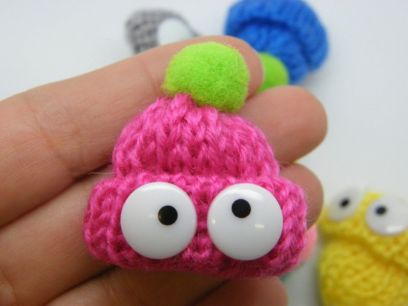 4 Knitted hat eyes embellishment miniature random mixed CA