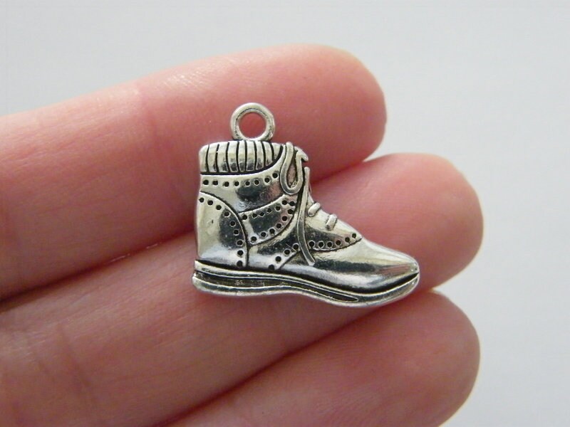 6 Running shoe pendants antique silver tone CA76