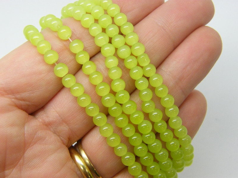 180 Green beads 4mm frosted glass B299