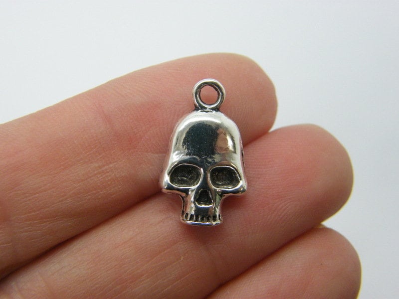 10 Skull charms antique silver tone HC982