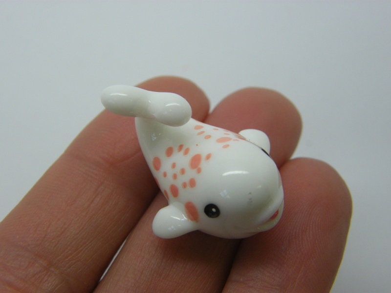 4 Whale miniature white resin FF192