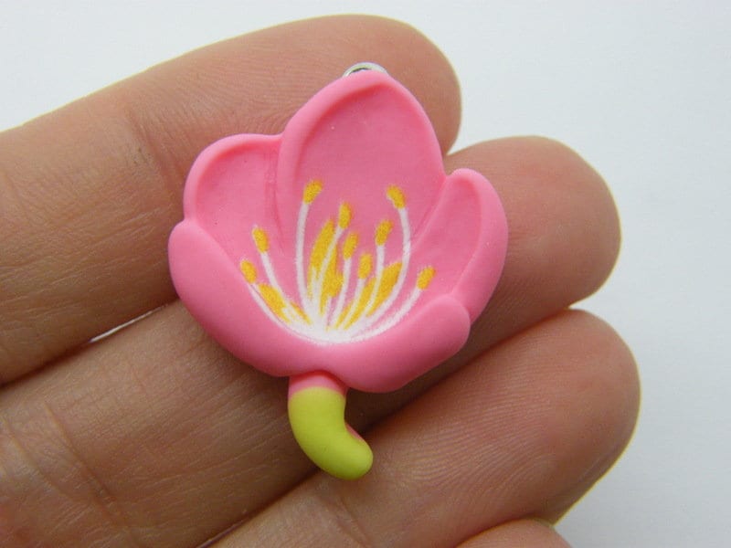 4 Flowers pendants pink resin F739