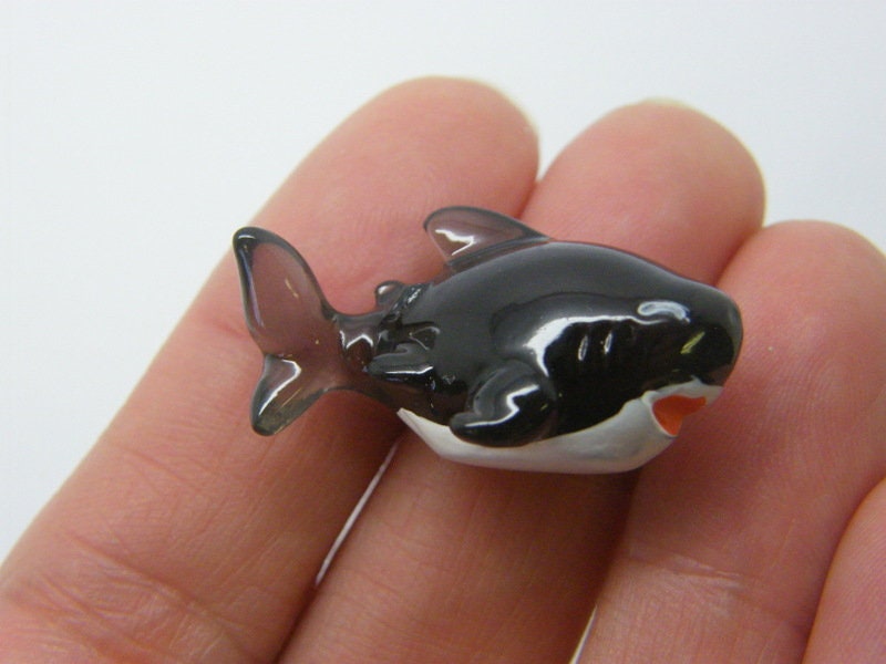 4 Shark miniature black white resin FF22