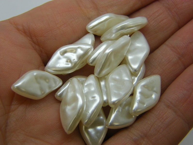 100 Beads silvery pearl acrylic AB825