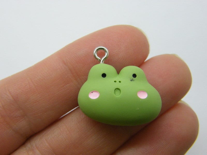 4 Frog charms green resin A801