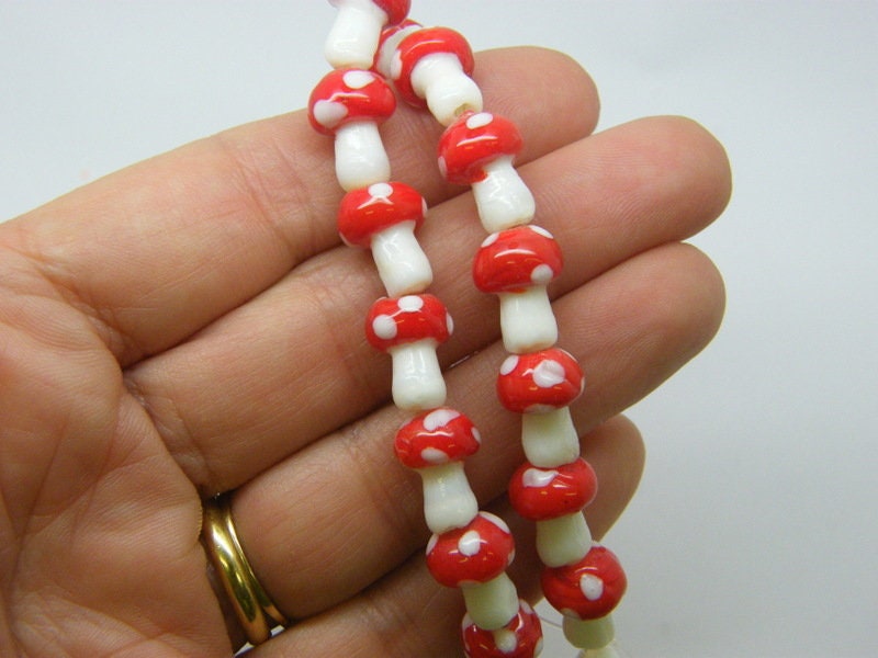 22 Mushroom beads red and white glass L