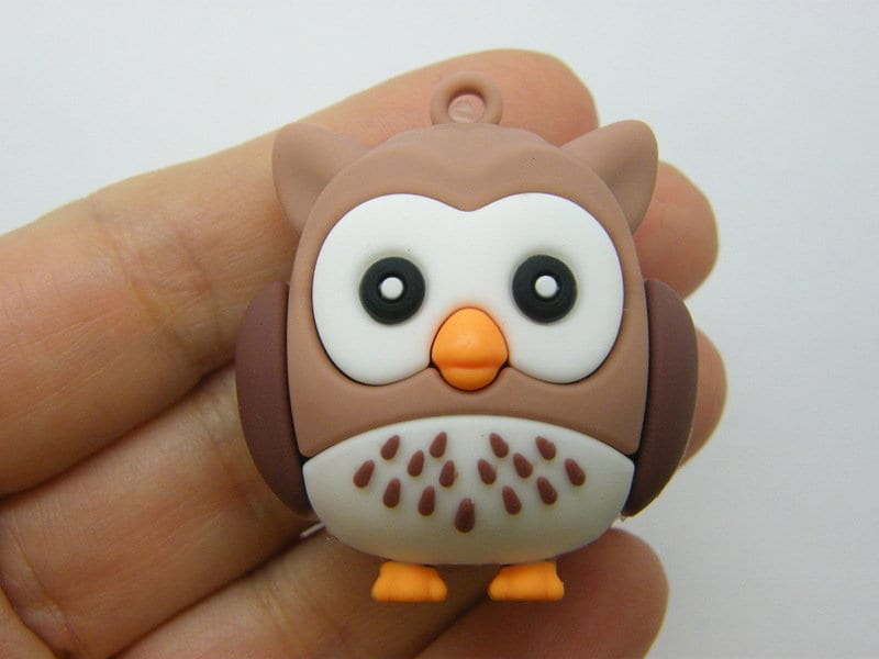 4 Owl pendants brown PVC plastic B
