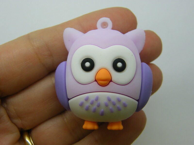 4 Owl pendants lilac PVC plastic B