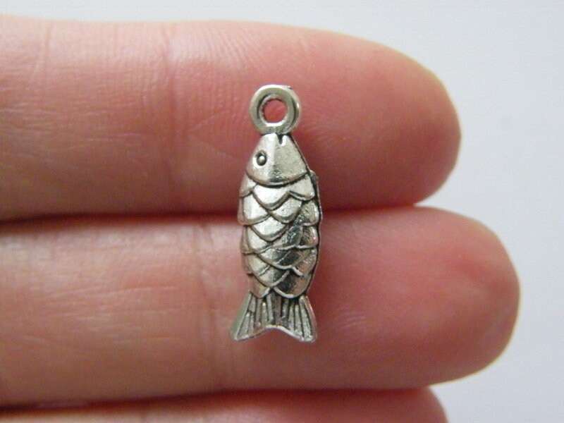 8 Fish charms antique silver tone FF256