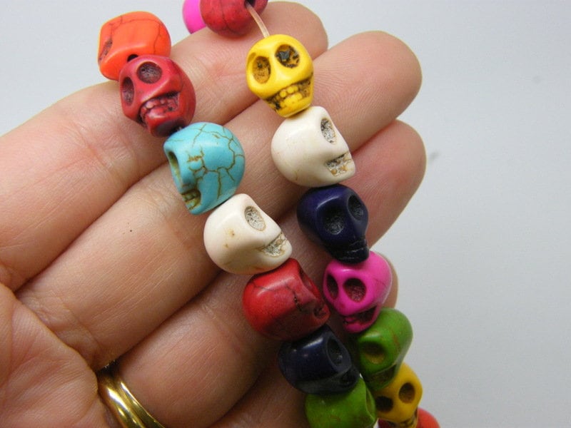 32 Skull beads random mixed 12 x 10mm SK41