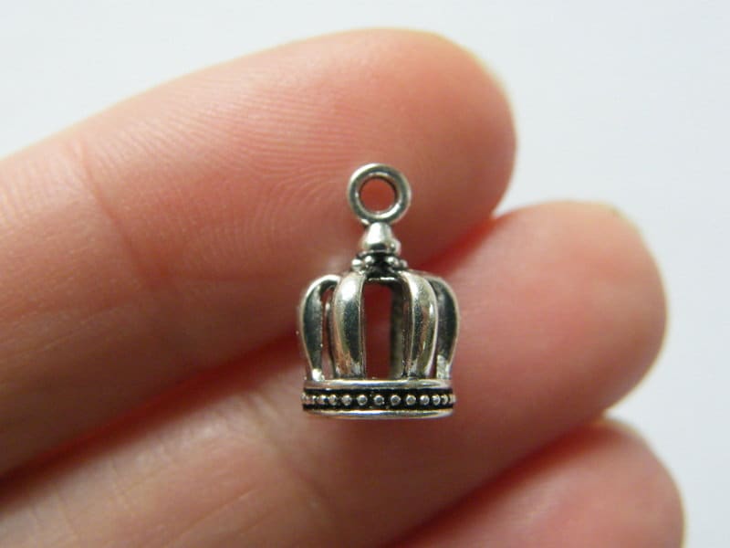 8 Crown charms antique silver tone CA126