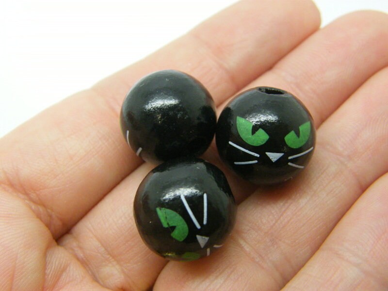 8 Black cat beads black wood A310