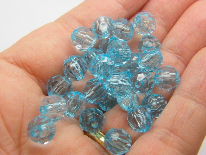 100 Faceted round beads 8mm blue acrylic AB850