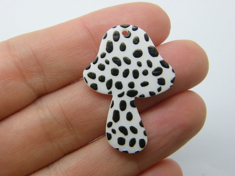 8 Mushroom pendants black white pattern  acrylic L126