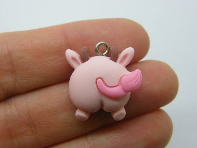 8  Cow  bottom charms pink resin A513
