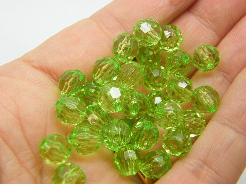 100 Faceted round beads 8mm green acrylic AB853