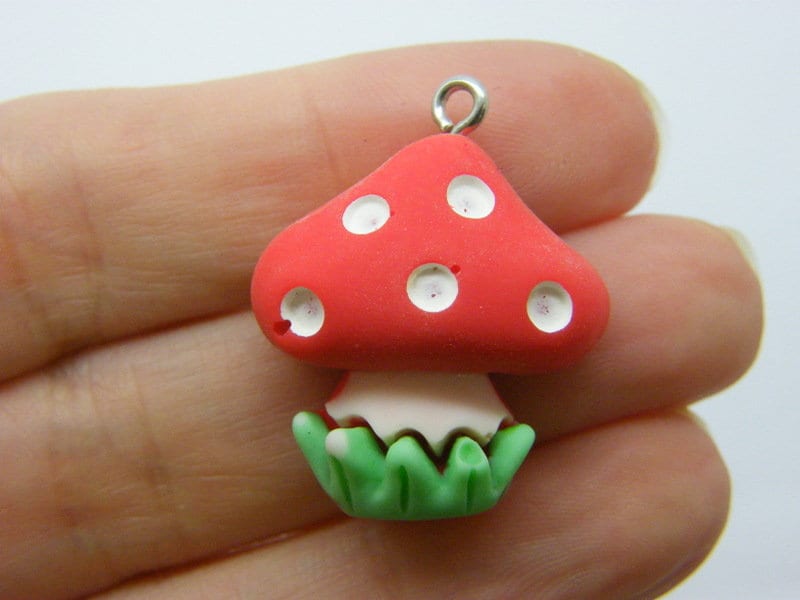 8 Mushroom charms red green white resin L199