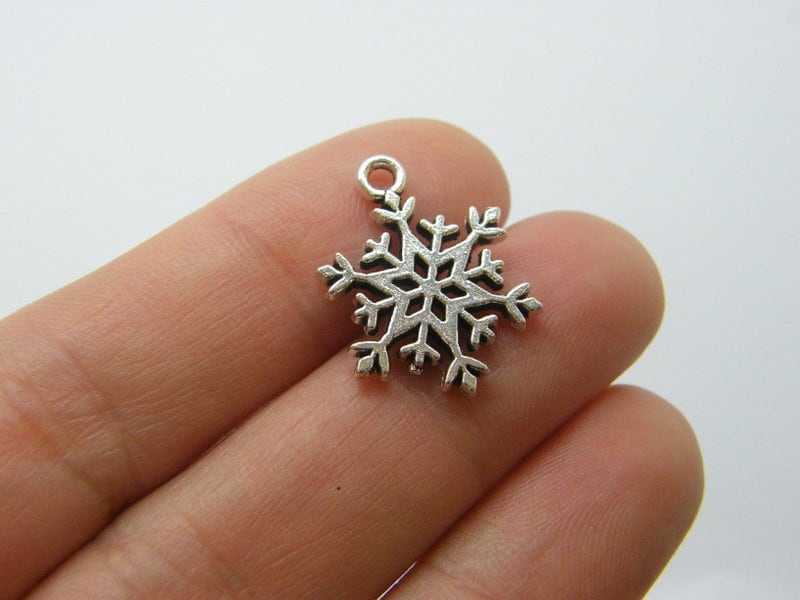 6 Snowflake Christmas charms antique silver tone SF44