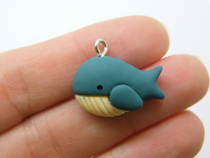 4 Whale charms resin FF359