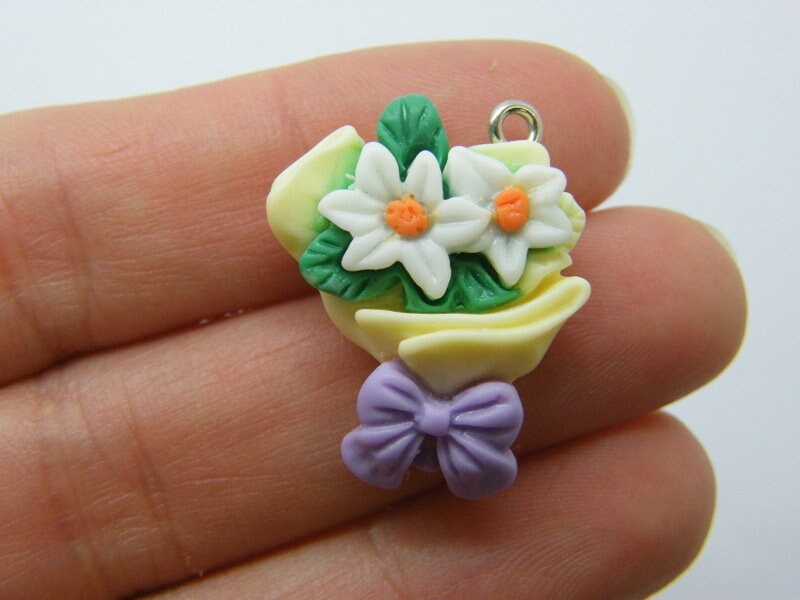 8 Flower bouquet charms yellow green purple white resin F77