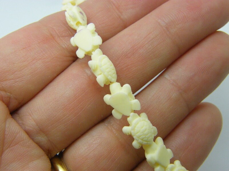 28 Turtle spacer beads synthetic creme FF