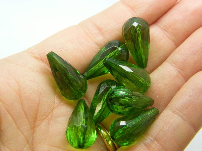 30 Grass green teardrop beads  acrylic BB450