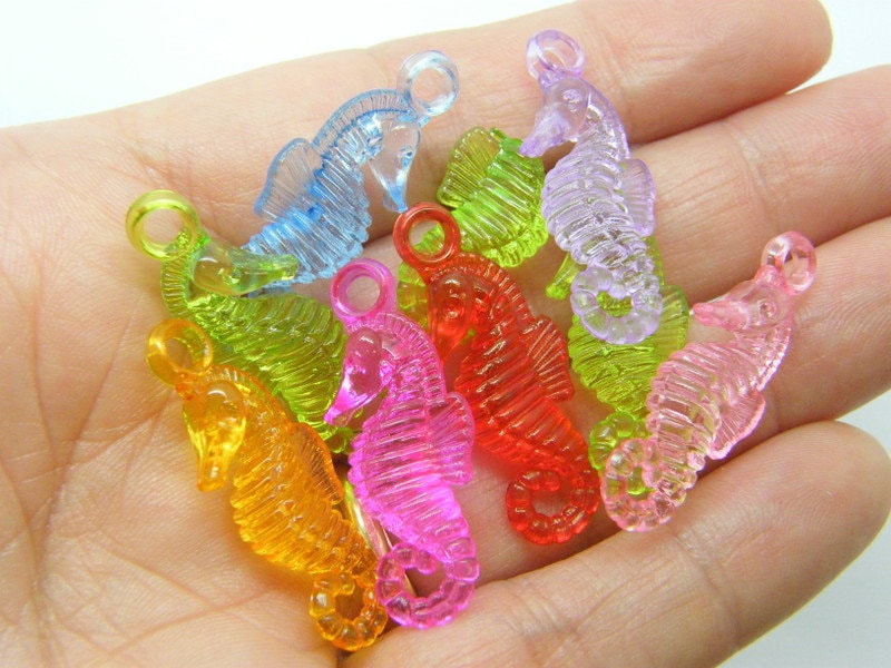 30 Seahorse charms random mixed transparent acrylic FF155