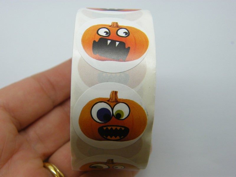 1 Roll Halloween pumpkin orange white black 500 stickers 015C