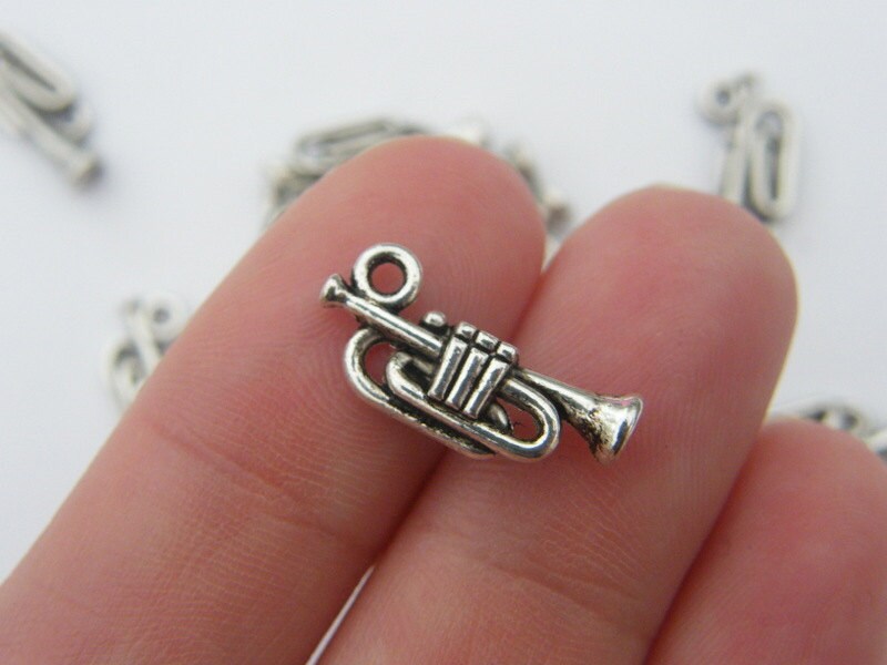 BULK 50 Trumpet charms antique silver tone MN34