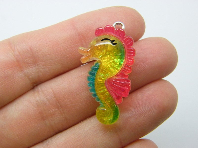 4 Seahorse charms resin FF186