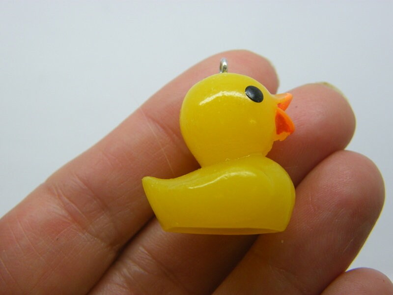 2 Rubber duck pendants yellow resin P7
