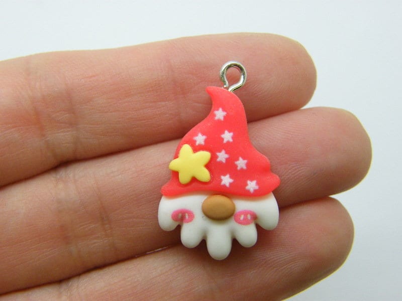 4 Gnome pendants red white resin CT292
