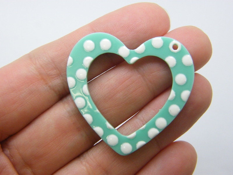 4 Heart pattern pendants green white acrylic H337