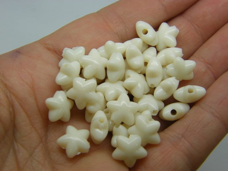 100 Star beads creamy white acrylic  AB605 - SALE 50% OFF