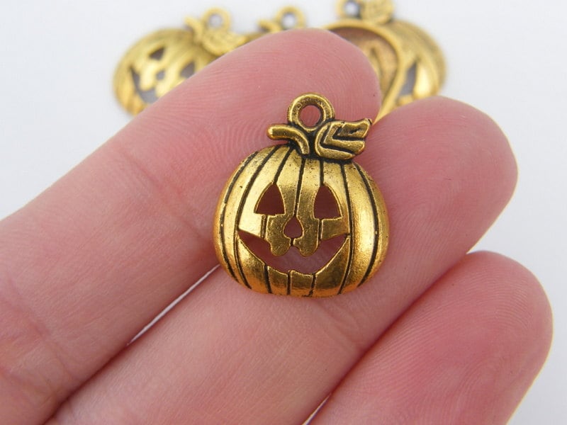8 Pumpkin Halloween charms antique gold tone HC159