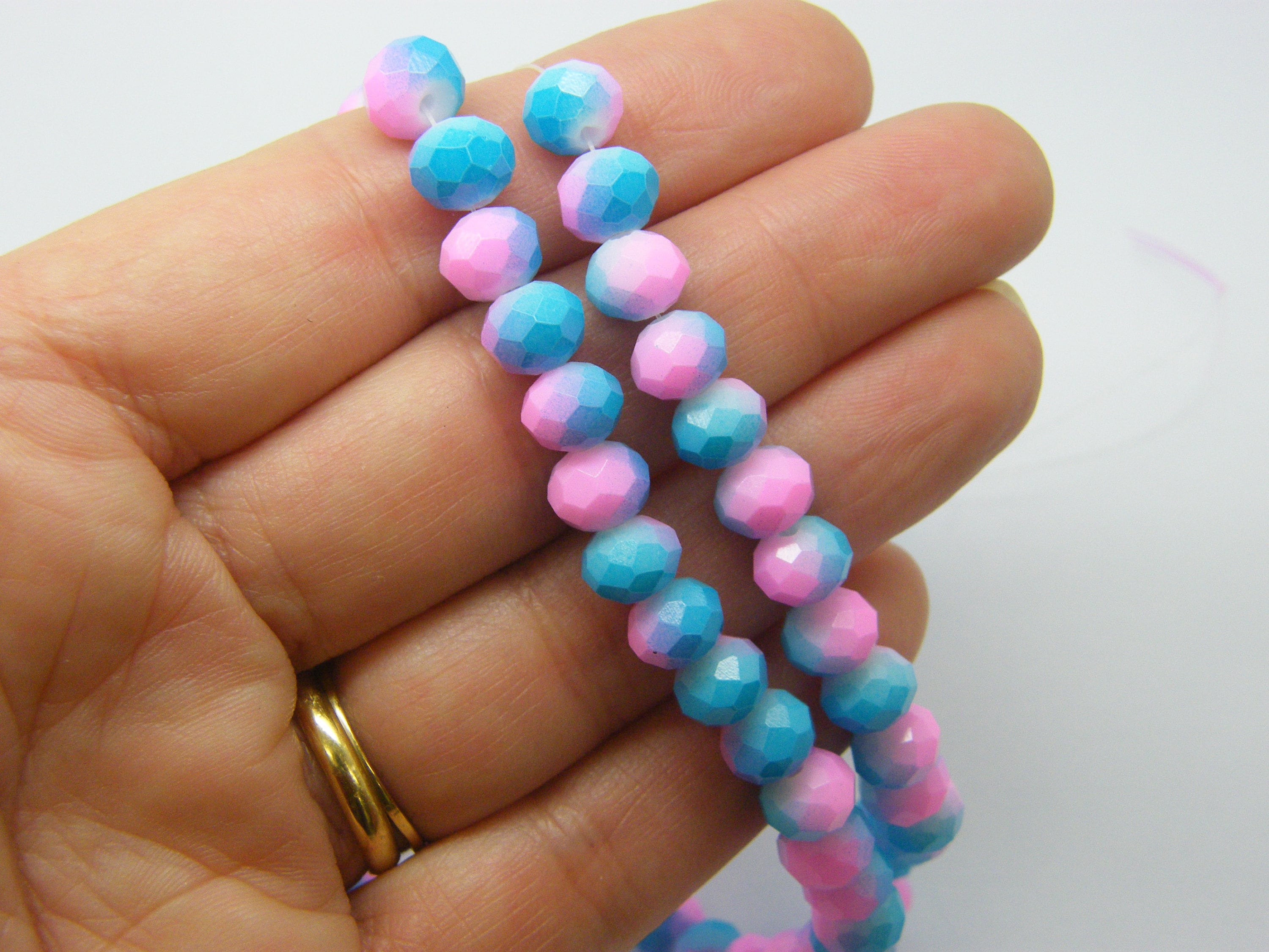 100 Faceted dark pink and sky blue beads  8mm glass B112