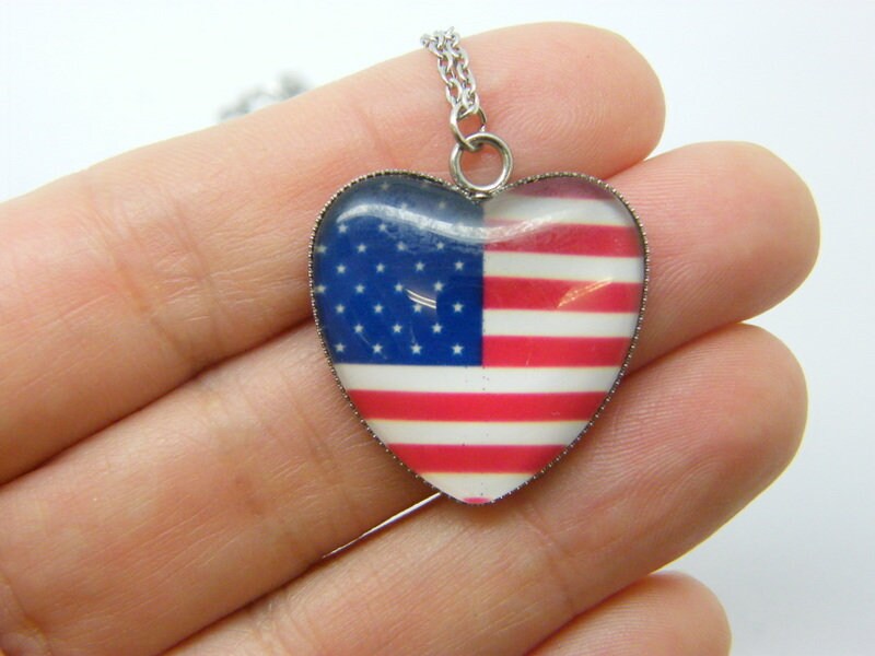 1 United States flag heart pendant silver tone stainless steel WT57