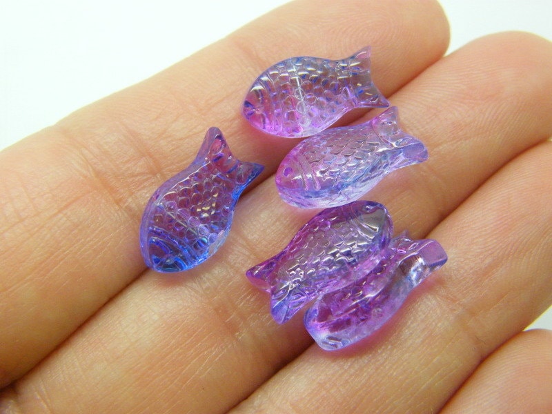 14 Fish beads blue violet glass FF337