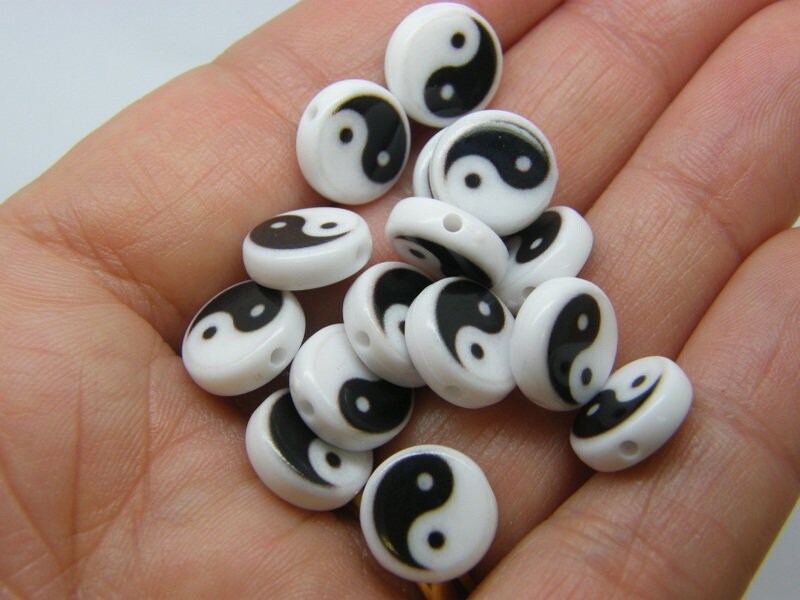 50 Yin yang good evil beads black white acrylic I159
