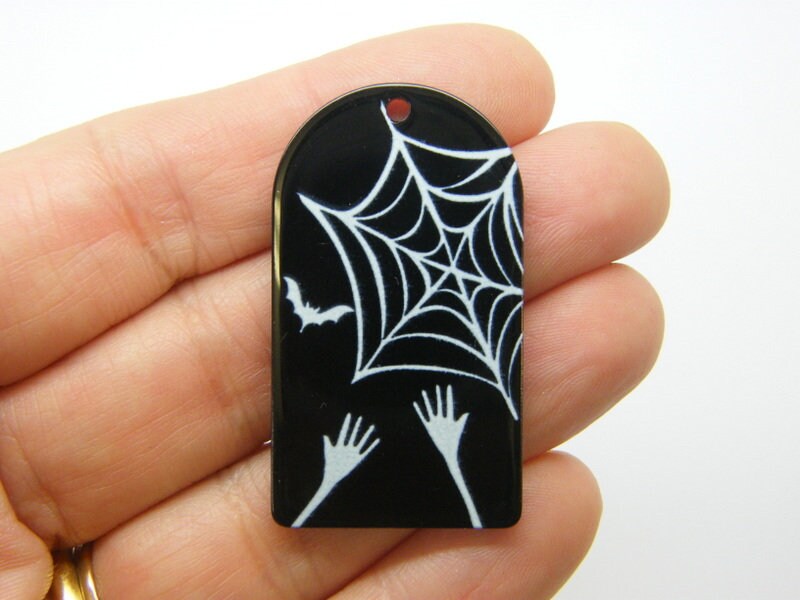 4  Spiderweb Halloween pendants black white acrylic HC1203