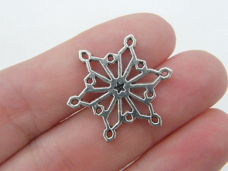 8 Snowflake connector charms antique silver tone SF57